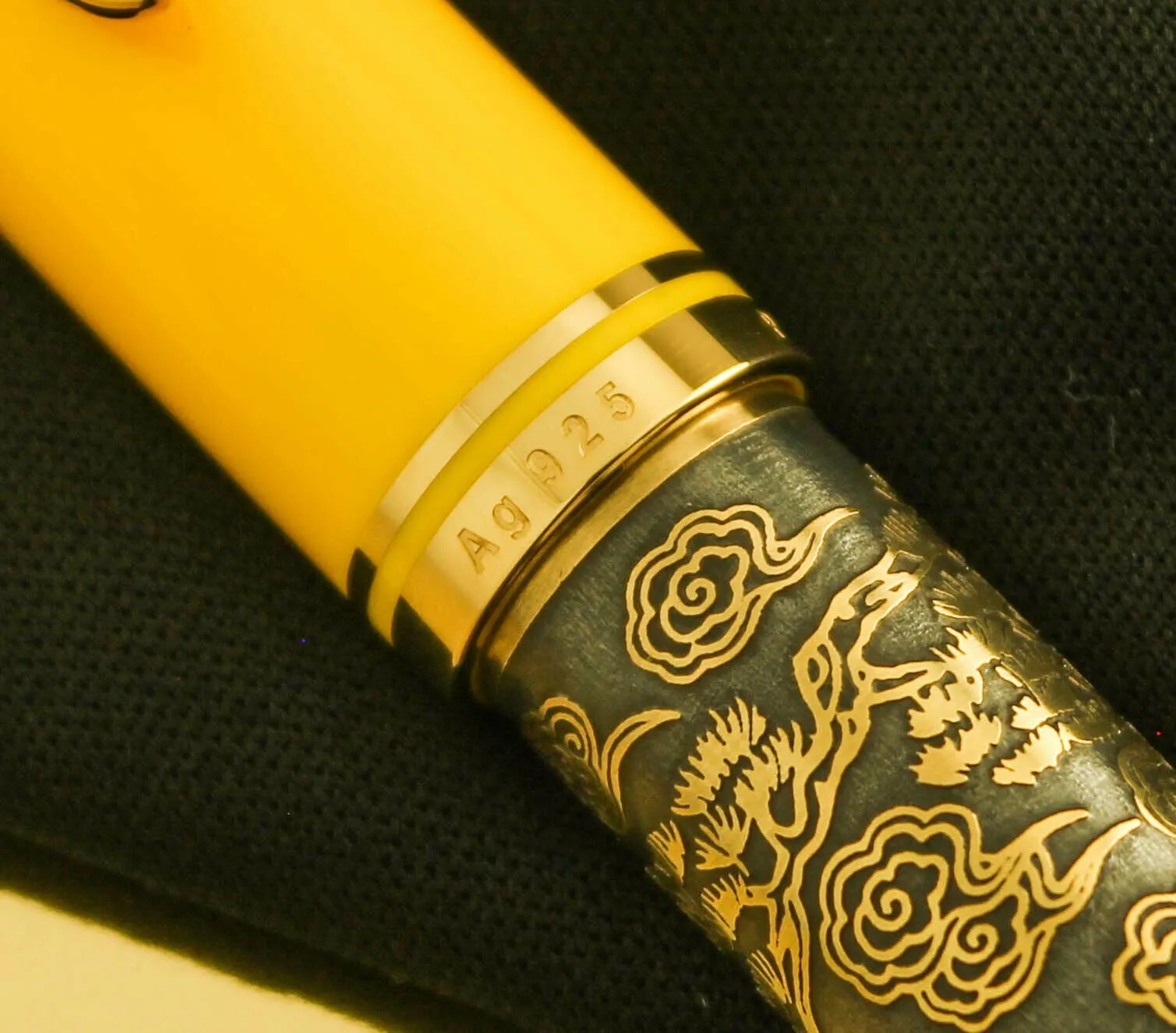 Pelikan M800 Kirin Limited Edition Fountain Pen w/ Collector Book