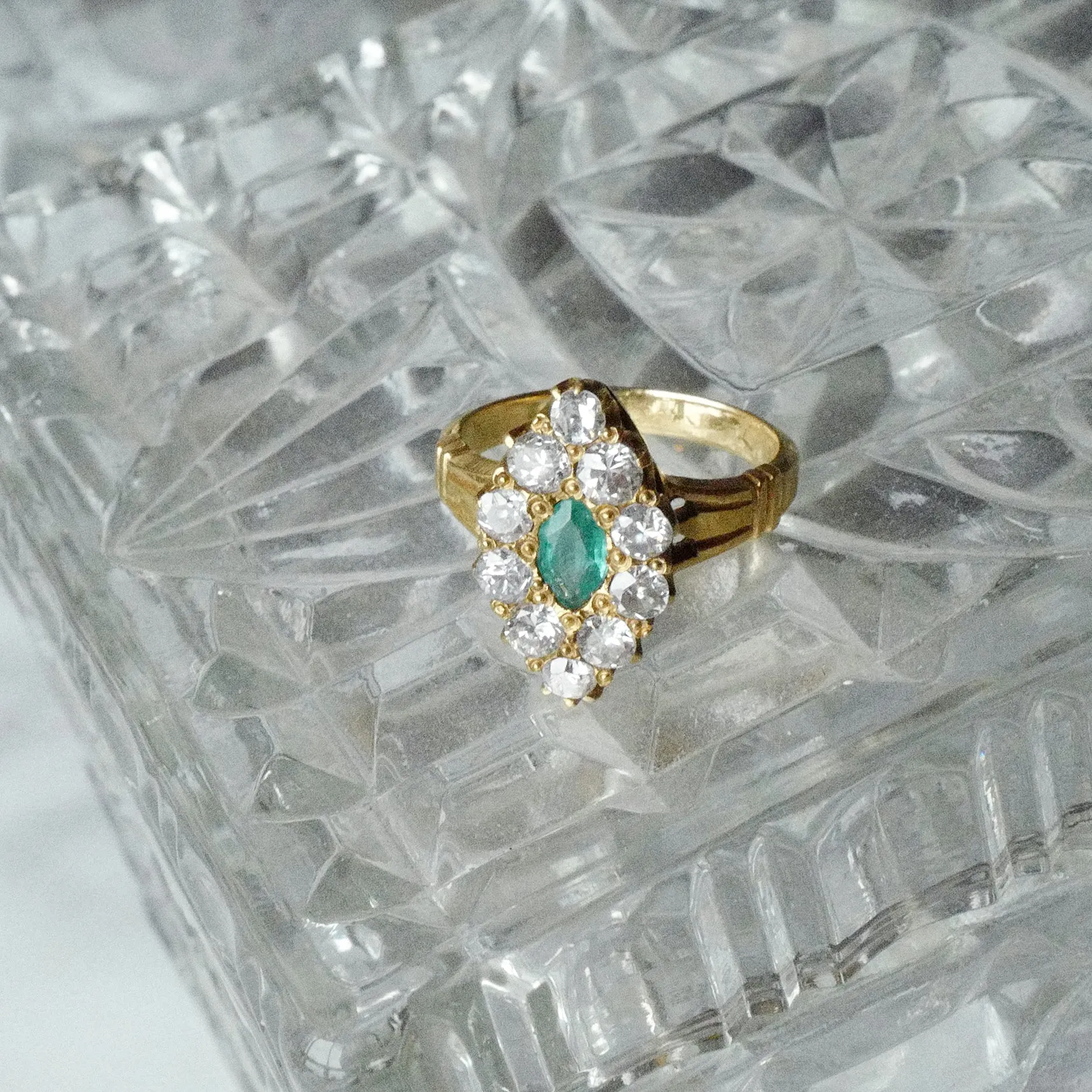 ÉPERNAY EMERALD AND DIAMOND RING